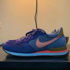 Nike Retro Tennis Shoes